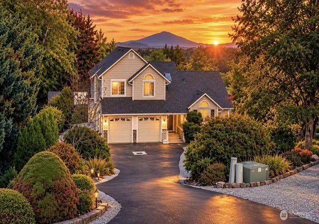 Single family home for sale at 4517 Edgemont Pl, Mount Vernon, WA 98273 | MLS# NWM2593982