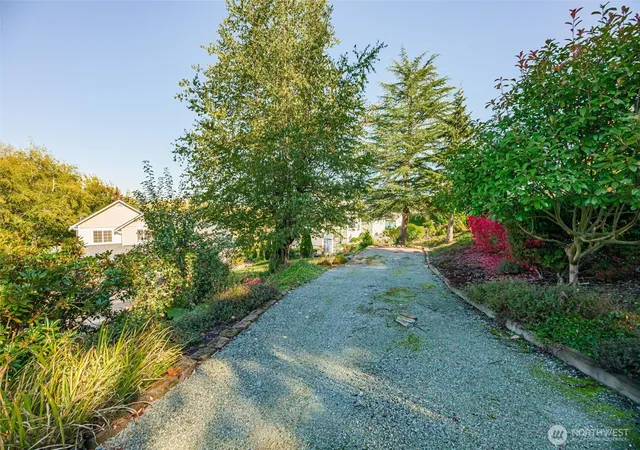 Photo 3 of Single family home for sale at 4517 Edgemont Pl, Mount Vernon, WA 98273 | MLS# NWM2593982 | Listing updated on 2026-10-17