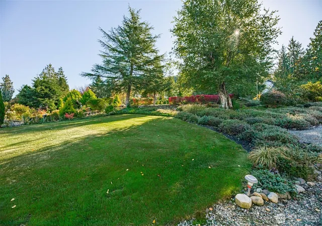 Photo 4 of Single family home for sale at 4517 Edgemont Pl, Mount Vernon, WA 98273 | MLS# NWM2593982 | Listing updated on 2026-10-17