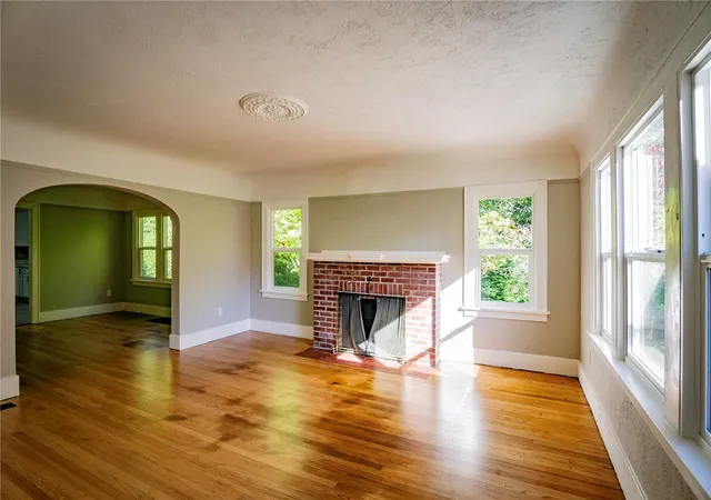 Photo 4 of Single family home for sale at 702 11th Avenue SE, Olympia, WA 98501 | MLS# NWM2593997 | Listing updated on 2026-10-20