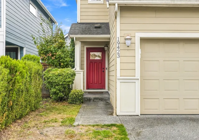 Photo 2 of Condo for sale at 19423 Meridian Pl W, Bothell, WA 98012 | MLS# NWM2594001 | Listing updated on 2026-10-22