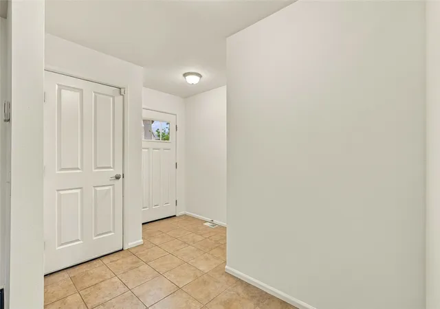 Photo 4 of Condo for sale at 19423 Meridian Pl W, Bothell, WA 98012 | MLS# NWM2594001 | Listing updated on 2026-10-22
