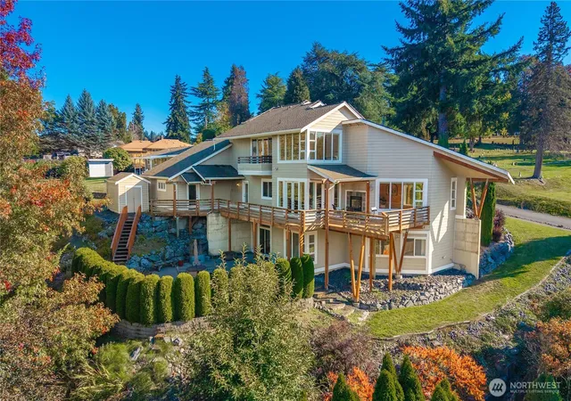 Photo 2 of Single family home for sale at 811 21st Avenue Sw, Puyallup, WA 98371 | MLS# NWM2594007 | Listing updated on 2026-10-18