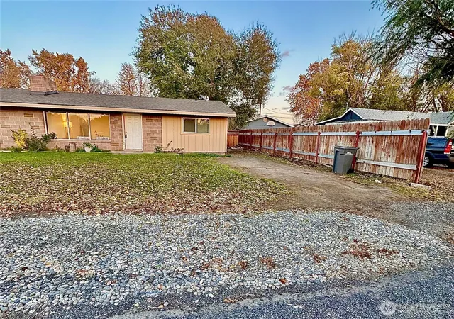 Photo 1 of Multi family home for sale at 1911 S Beech, Kennewick, WA 99337 | MLS# NWM2594013 | Listing updated on 2026-10-14