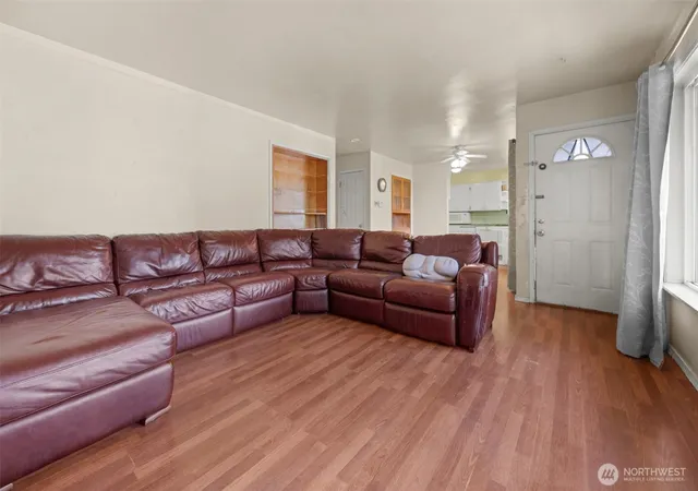 Photo 3 of Single family home for sale at 1516 Rainier Ave, Everett, WA 98201 | MLS# NWM2594022 | Listing updated on 2026-10-17