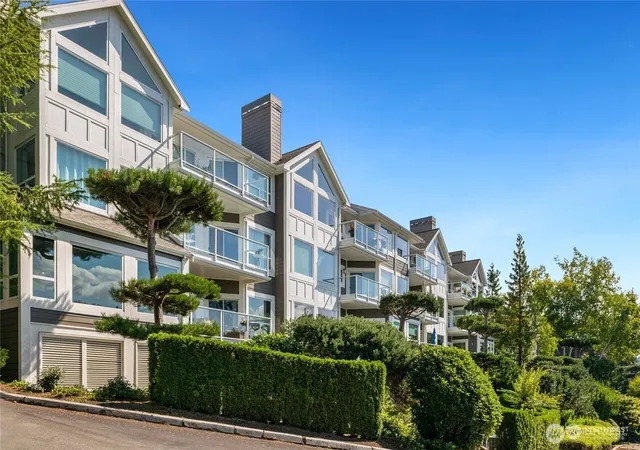 Condo for sale at 5304 Lake Washington Blvd NE #H, Kirkland, WA 98033 | MLS# NWM2594033