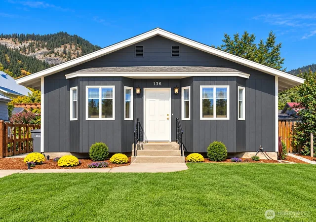 Single family home for sale at 136 West St, Leavenworth, WA 98826 | MLS# NWM2594035