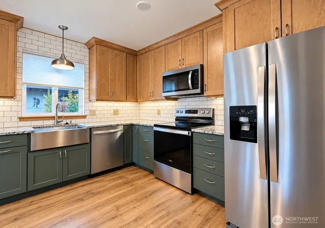 Photo 2 of Single family home for sale at 136 West St, Leavenworth, WA 98826 | MLS# NWM2594035 | Listing updated on 2026-10-14