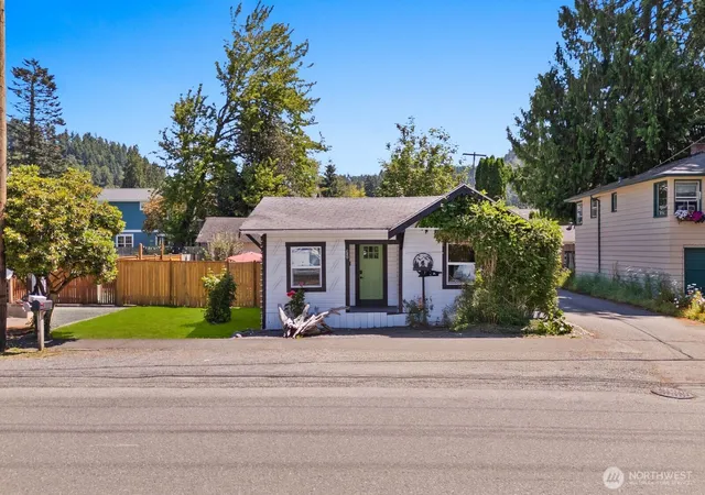 Single family home for sale at 60 2nd Avenue NE, Issaquah, WA 98027 | MLS# NWM2594045