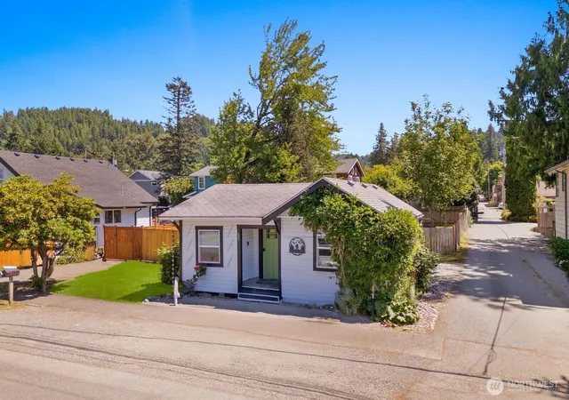 Photo 2 of Single family home for sale at 60 2nd Avenue Ne, Issaquah, WA 98027 | MLS# NWM2594045 | Listing updated on 2026-10-14