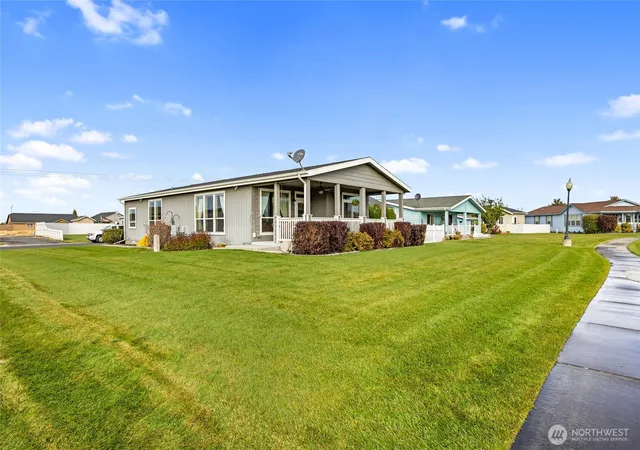 Photo 1 of Manufactured home for sale at 1701 E Burr Ave #32, Moses Lake, WA 98837 | MLS# NWM2594051 | Listing updated on 2026-10-19
