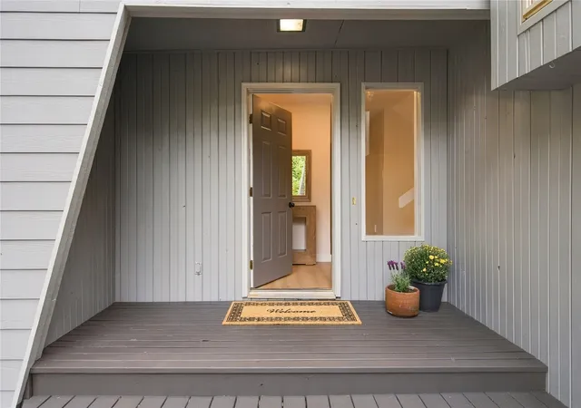 Photo 1 of Single family home for sale at 212 Friday Crk Rd, Bellingham, WA 98229 | MLS# NWM2594054 | Listing updated on 2026-10-20