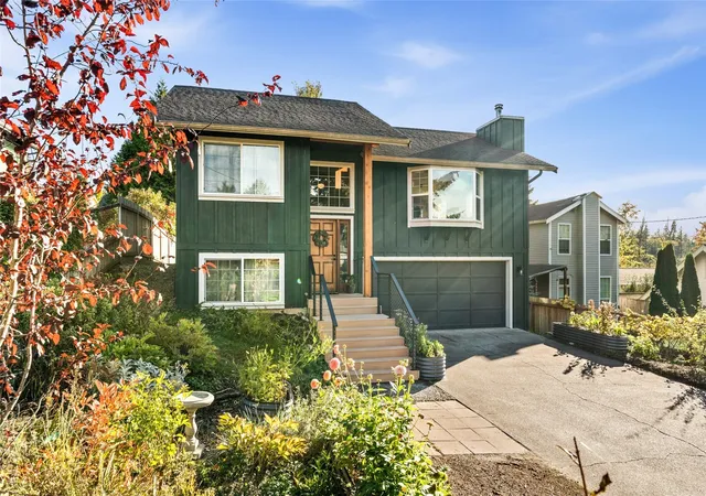 Single family home for sale at 3418 Lindsay Ave, Bellingham, WA 98229 | MLS# NWM2594055