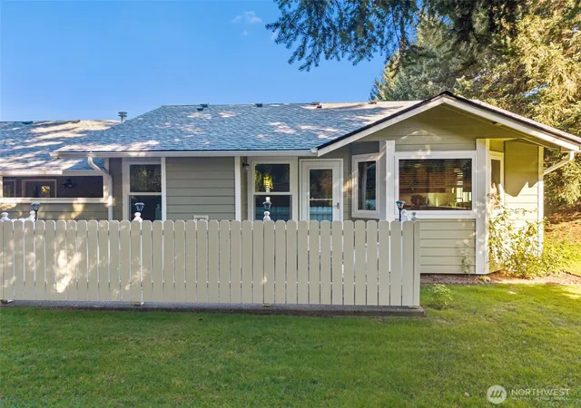 Photo 3 of Townhouse for sale at 9086 NW Comfort Ln, Bremerton, WA 98311 | MLS# NWM2594074 | Listing updated on 2026-10-17