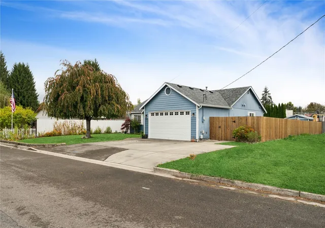 Photo 2 of Single family home for sale at 1329 21st Street Nw, Puyallup, WA 98371 | MLS# NWM2594081 | Listing updated on 2026-10-26