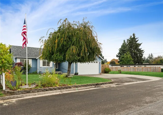 Photo 3 of Single family home for sale at 1329 21st Street Nw, Puyallup, WA 98371 | MLS# NWM2594081 | Listing updated on 2026-10-26