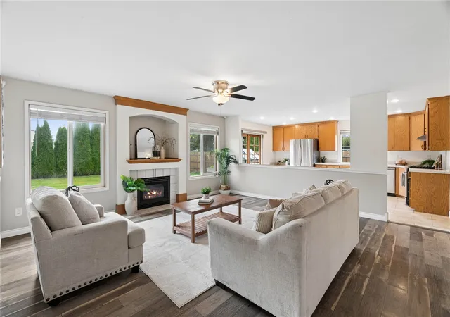 Photo 4 of Single family home for sale at 1329 21st Street NW, Puyallup, WA 98371 | MLS# NWM2594081 | Listing updated on 2026-10-26