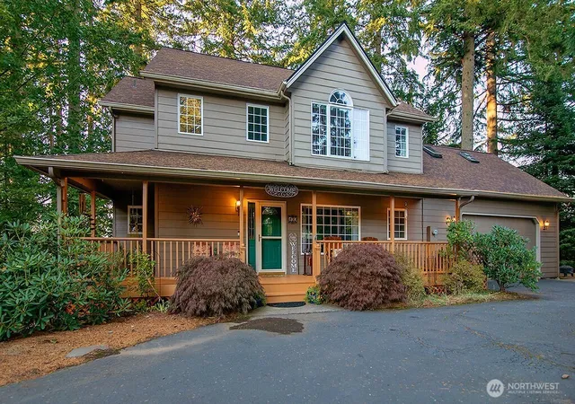 Single family home for sale at 130 Mosswood Ln, Longview, WA 98632 | MLS# NWM2594090