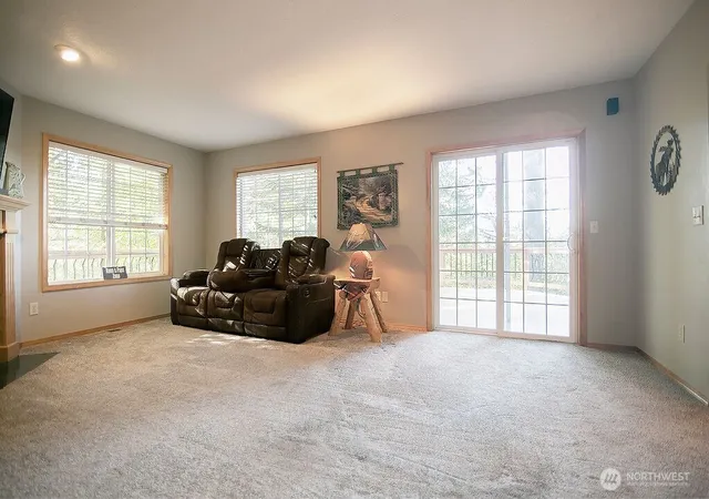 Photo 2 of Single family home for sale at 130 Mosswood Ln, Longview, WA 98632 | MLS# NWM2594090 | Listing updated on 2026-10-14