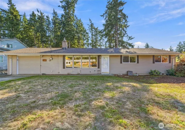Photo 1 of Single family home for sale at 1731 NE 8th Avenue, Oak Harbor, WA 98277 | MLS# NWM2594091 | Listing updated on 2026-10-15