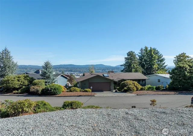 Photo 2 of Sale Pending at 455 Seneca Ave NW, Renton, WA 98057 | MLS# NWM2594119 | Listing updated on 2026-10-26