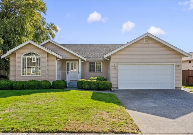 Single family home for sale at 1313 Pine St, Lynden, WA 98264 | MLS# NWM2594122