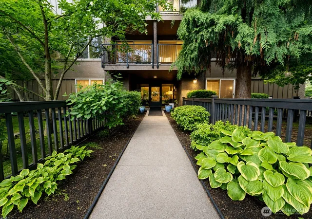 Photo 2 of Condo for sale at 731 Broadway E #301, Seattle, WA 98102 | MLS# NWM2594140 | Listing updated on 2026-10-14