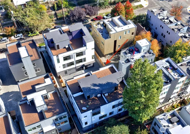 Photo 2 of Townhouse for sale at 717 15th Avenue #D, Seattle, WA 98122 | MLS# NWM2594143 | Listing updated on 2026-10-15