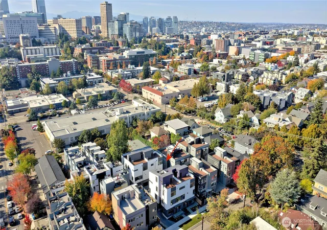 Photo 4 of Townhouse for sale at 717 15th Avenue #D, Seattle, WA 98122 | MLS# NWM2594143 | Listing updated on 2026-10-15