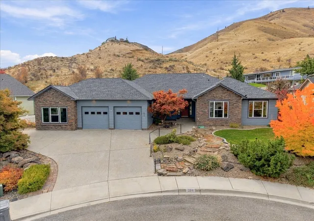 Photo 1 of Single family home for sale at 394 Lars Ln, Wenatchee, WA 98801 | MLS# NWM2594150 | Listing updated on 2026-10-22