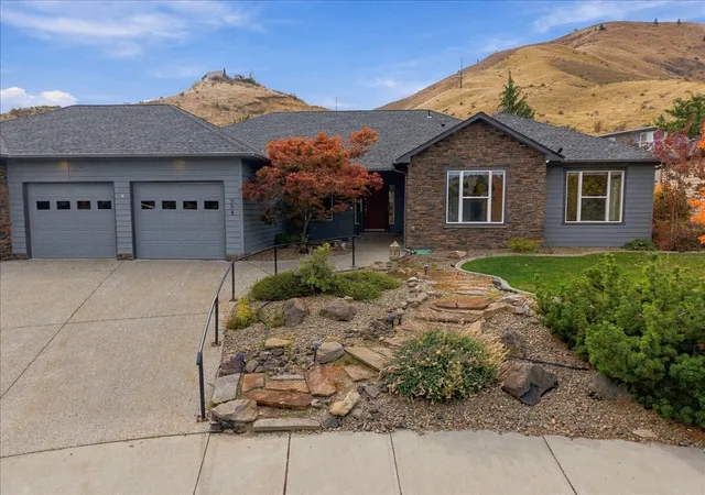 Photo 3 of Single family home for sale at 394 Lars Ln, Wenatchee, WA 98801 | MLS# NWM2594150 | Listing updated on 2026-10-22