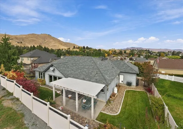 Photo 3 of Single family home for sale at 394 Lars Ln, Wenatchee, WA 98801 | MLS# NWM2594150 | Listing updated on 2026-10-22