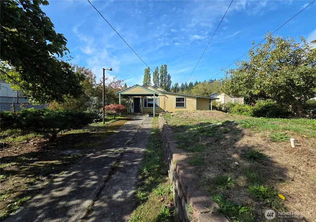 Photo 1 of Single family home for sale at 425 Sunnyhill Rd W, Bremerton, WA 98312 | MLS# NWM2594151 | Listing updated on 2026-10-19