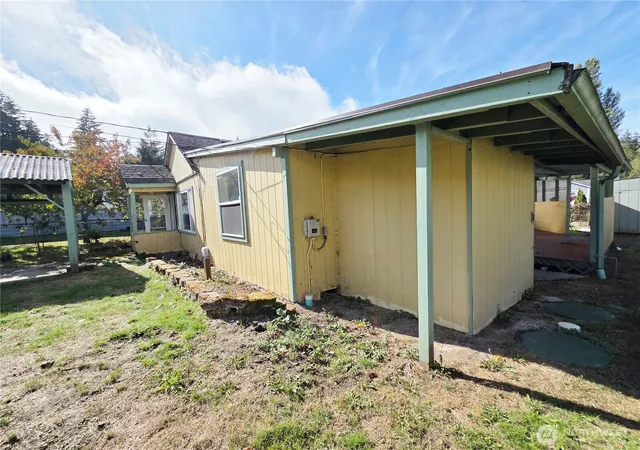 Photo 2 of Single family home for sale at 425 Sunnyhill Rd W, Bremerton, WA 98312 | MLS# NWM2594151 | Listing updated on 2026-10-19