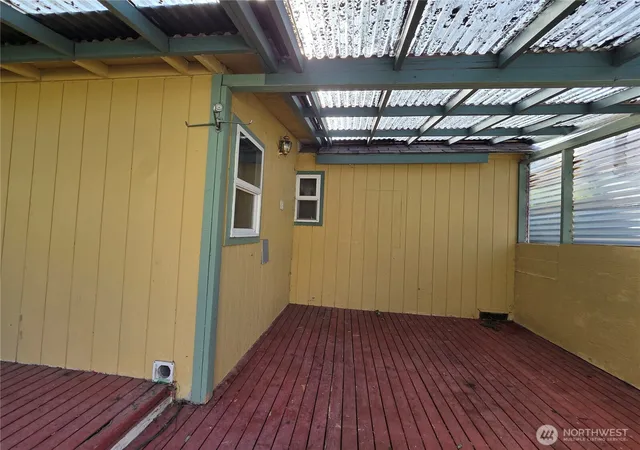 Photo 4 of Single family home for sale at 425 Sunnyhill Rd W, Bremerton, WA 98312 | MLS# NWM2594151 | Listing updated on 2026-10-19