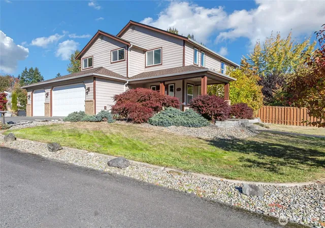 Photo 1 of Single family home for sale at 167 Tamarack Ct N, Eatonville, WA 98328 | MLS# NWM2594153 | Listing updated on 2026-10-20