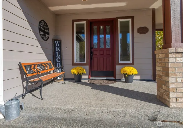 Photo 2 of Single family home for sale at 167 Tamarack Ct N, Eatonville, WA 98328 | MLS# NWM2594153 | Listing updated on 2026-10-20