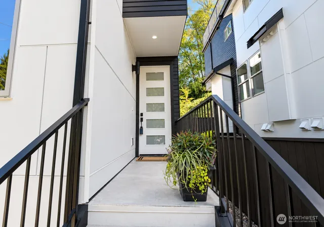 Photo 2 of Single family home for sale at 5608 31st Avenue SW, Seattle, WA 98126 | MLS# NWM2594155 | Listing updated on 2026-10-19