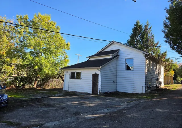 Photo 3 of Single family home for sale at 3700 S Holly St, Seattle, WA 98118 | MLS# NWM2594164 | Listing updated on 2026-10-16