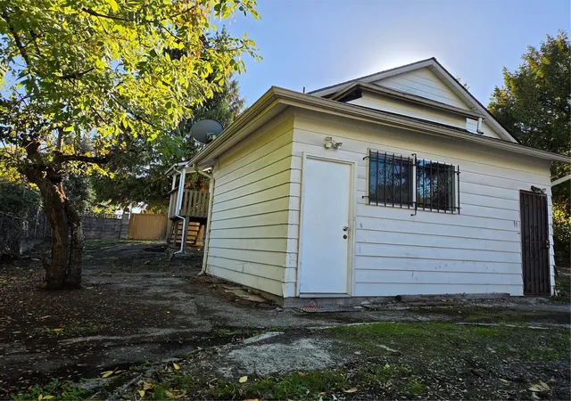 Photo 4 of Single family home for sale at 3700 S Holly St, Seattle, WA 98118 | MLS# NWM2594164 | Listing updated on 2026-10-16