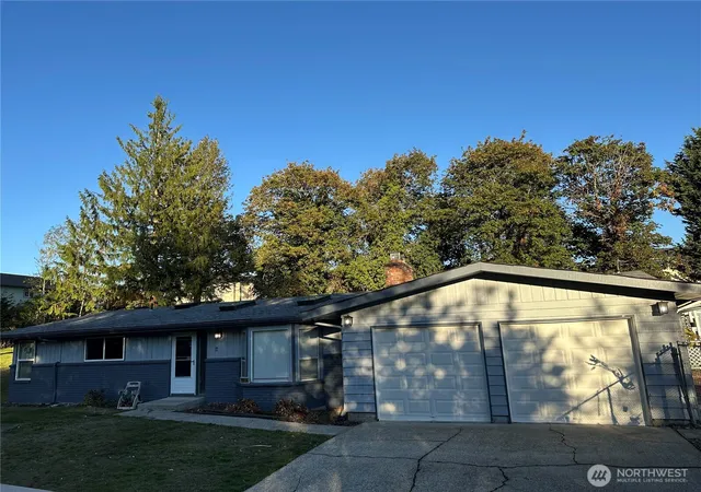 Photo 3 of Single family home for sale at 11054 Se 192nd Street, Renton, WA 98055 | MLS# NWM2594173 | Listing updated on 2026-10-16