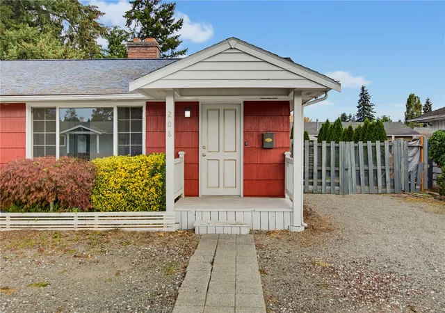 Photo 2 of Single family home for sale at 208 M St Se, Auburn, WA 98002 | MLS# NWM2594199 | Listing updated on 2026-10-19