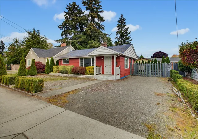 Photo 3 of Single family home for sale at 208 M St Se, Auburn, WA 98002 | MLS# NWM2594199 | Listing updated on 2026-10-19