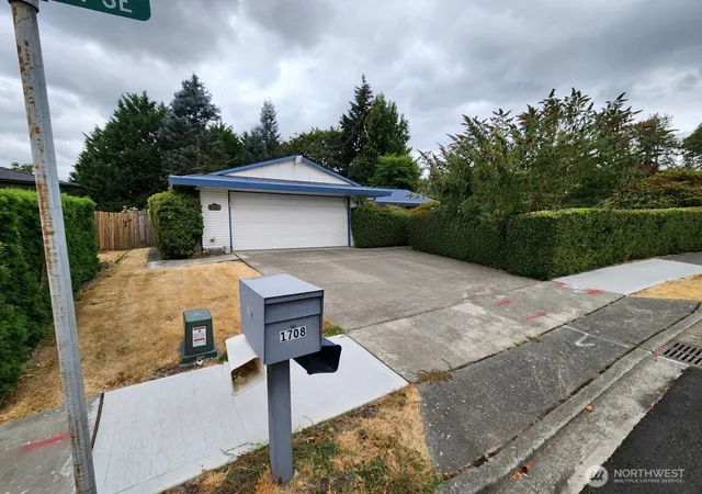 Photo 2 of Single family home for sale at 1708 SE 16th Place, Renton, WA 98055 | MLS# NWM2594225 | Listing updated on 2026-10-16
