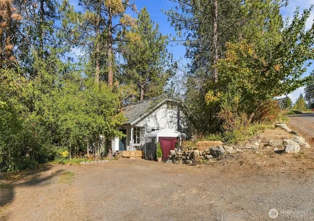 Photo 2 of Single family home for sale at 1306 S Center Dr, Spokane Valley, WA 99212 | MLS# NWM2594230 | Listing updated on 2026-10-19