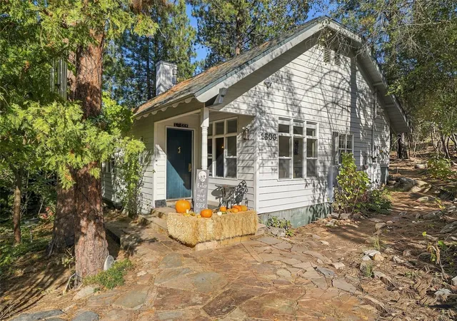 Photo 3 of Single family home for sale at 1306 S Center Dr, Spokane Valley, WA 99212 | MLS# NWM2594230 | Listing updated on 2026-10-19