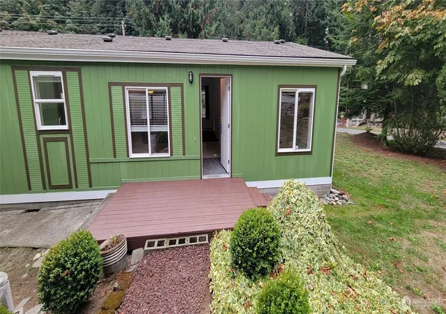 Photo 3 of Manufactured home for sale at 2818 Huckleberry Ln, Camano Island, WA 98282 | MLS# NWM2594247 | Listing updated on 2026-10-24