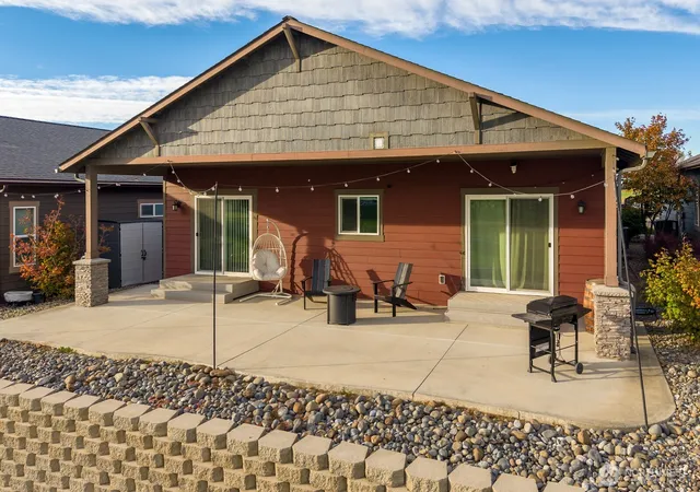 Photo 2 of Single family home for sale at 6097 Murray Way, Moses Lake, WA 98837 | MLS# NWM2594261 | Listing updated on 2026-10-20