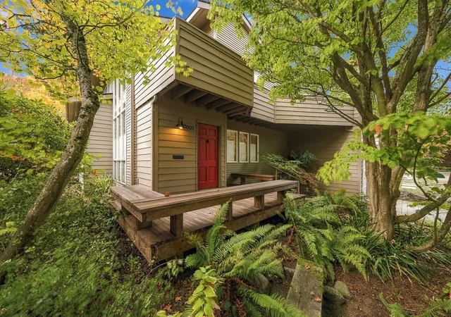 Photo 1 of Single family home for sale at 3003 35th Avenue W, Seattle, WA 98199 | MLS# NWM2594292 | Listing updated on 2026-10-16