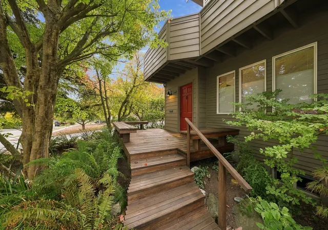 Photo 2 of Single family home for sale at 3003 35th Avenue W, Seattle, WA 98199 | MLS# NWM2594292 | Listing updated on 2026-10-16